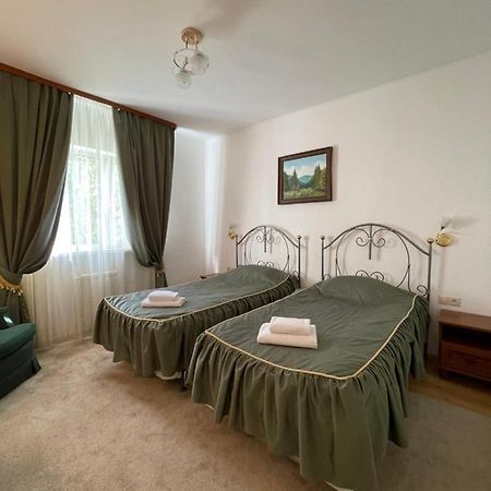 Gusarskiy Hotel And Apartment Kiev Exterior foto