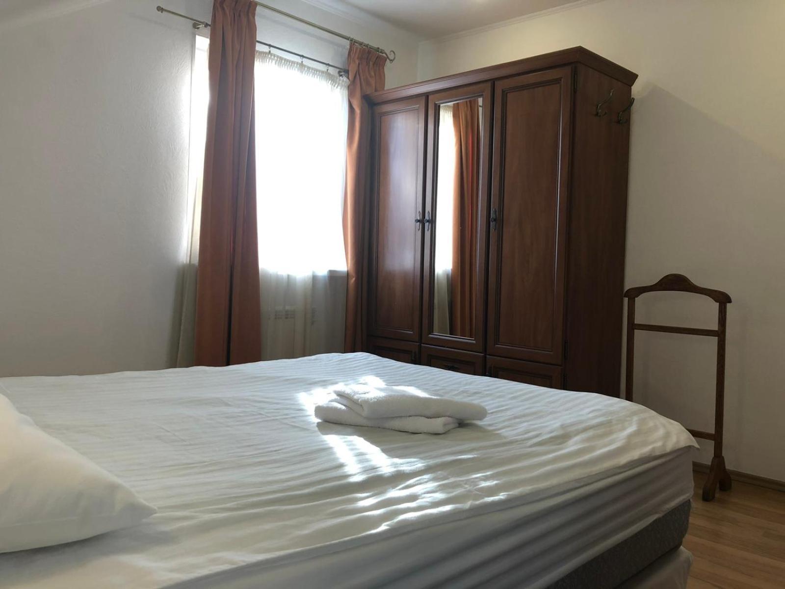 Gusarskiy Hotel And Apartment Kiev Exterior foto