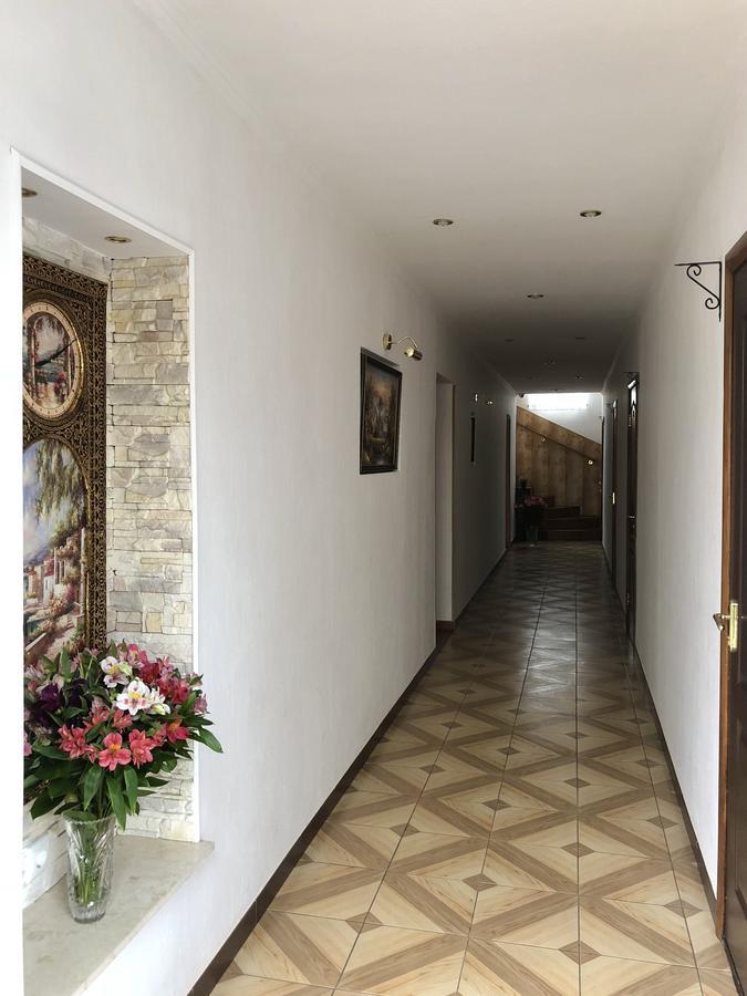 Gusarskiy Hotel And Apartment Kiev Exterior foto
